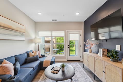 Top performing Airbnb: NEWLY Built LUX APT w/Parking+LNDRY+GYM+Balcony in Near East