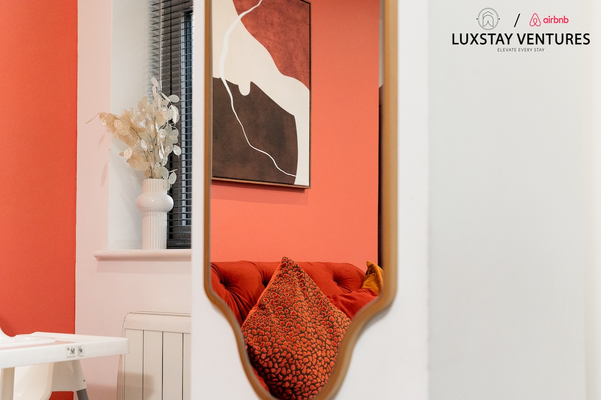 Top performing Airbnb: Stylish 2BR | Free Parking | 2 Bathrooms | Sleep 5 in Birstall