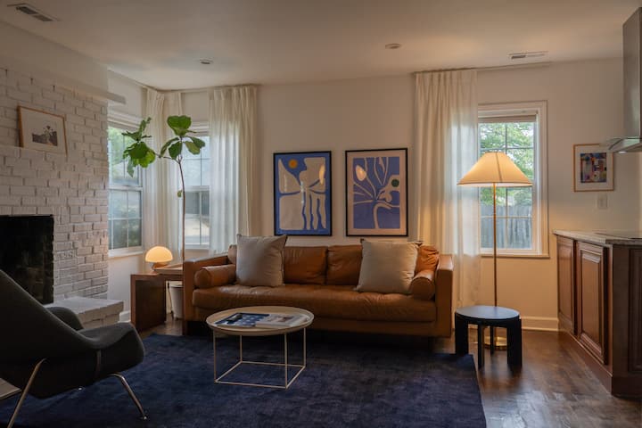 Stylish Urban Getaway + Deck & Ev Charging - Charlotte Douglas Airport (CLT)
