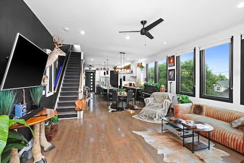 Top Airbnb: Nashville Hunt & Honky‑Tonk - Rooftop Hot Tub in Nashville / Davidson