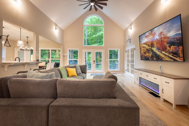 A Luxurious, Convenient Stay Beyond Expectations. - Helen, GA