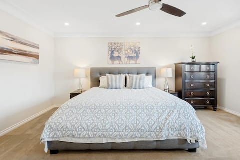 New West 6 Bed/3.5 Bath/Jacuzzi/Rainfall Shower