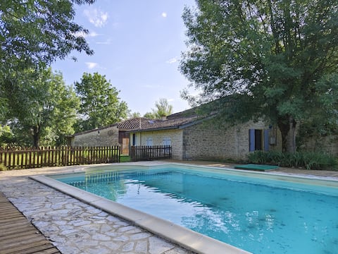 Gite Bacquiès - swimming pool and enclosed garden