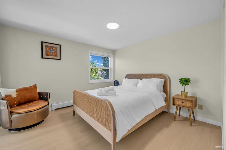 Spacious 6BR Home in Vancouver Near SkyTrain