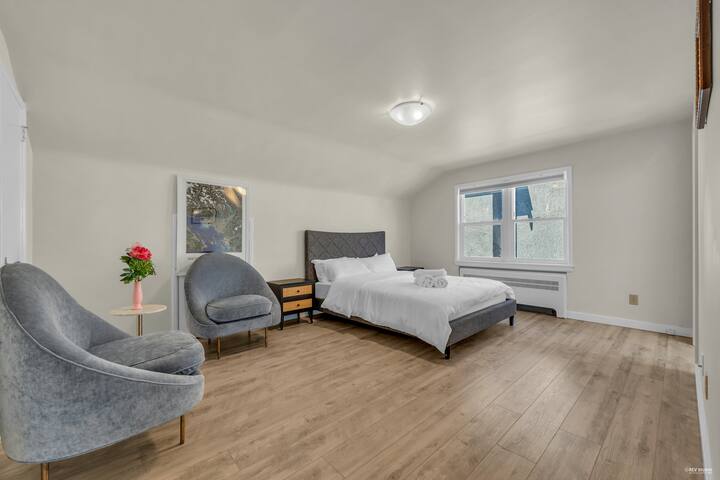 Spacious 6BR Home in Vancouver Near SkyTrain gallery image 5