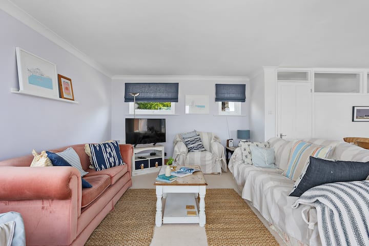 Delightful 4 Bed | Panoramic River Views | Polruan - 콘월