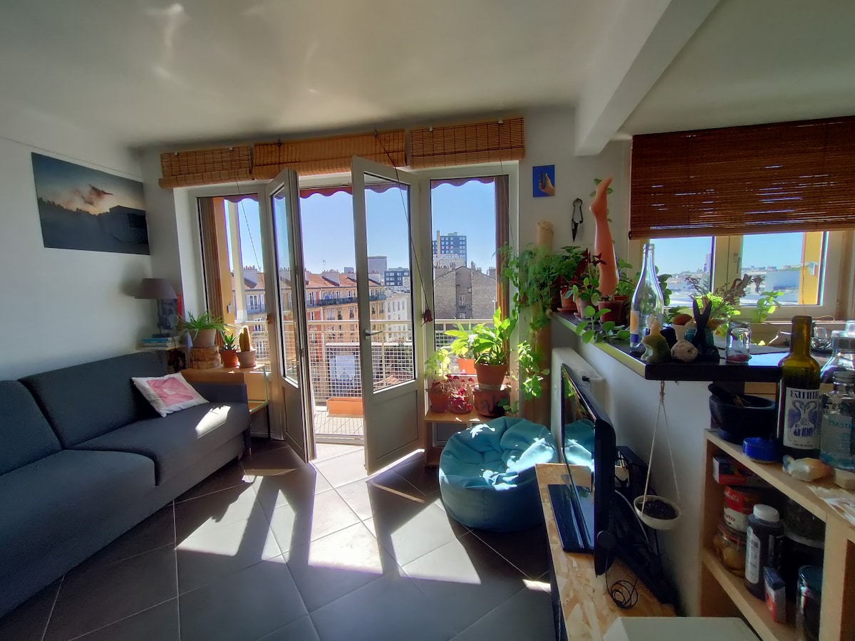 Popular Airbnb listing: Unobstructed and sunny view in Pantin