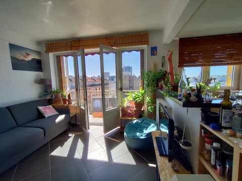 Popular Airbnb listing: Unobstructed and sunny view in Pantin