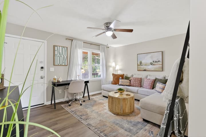King Bed • Minutes To Fort Bragg & I95 • Patio - Fayetteville, NC