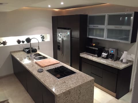 Top performing Airbnb: Luxury apartment in Acapulco Diamante in Guerrero
