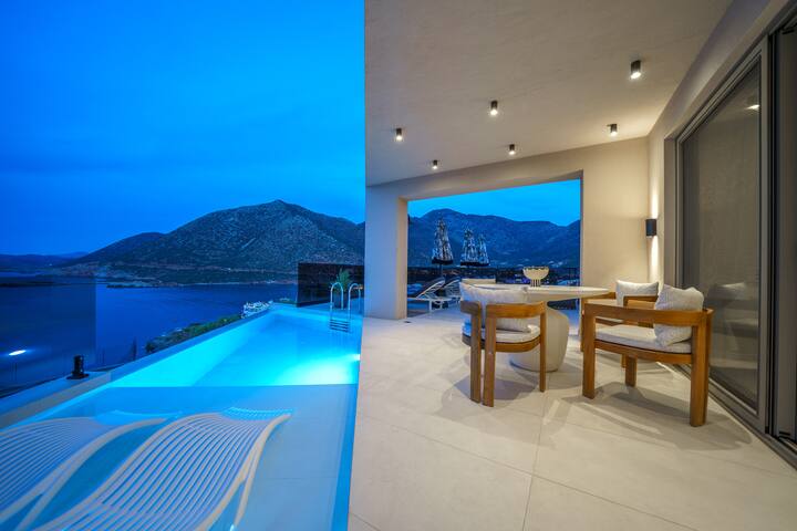 Sun Bliss Villa, wrapped in blue gallery image 4