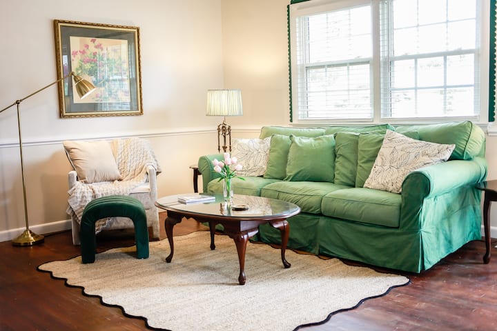 Redheart Cottage Perfect Home For Long Term Stays - Newport News, VA