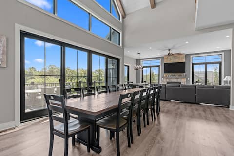 “Pocono Grand” SKI/Hot Tub/Lake/Pool - Sleeps 20!