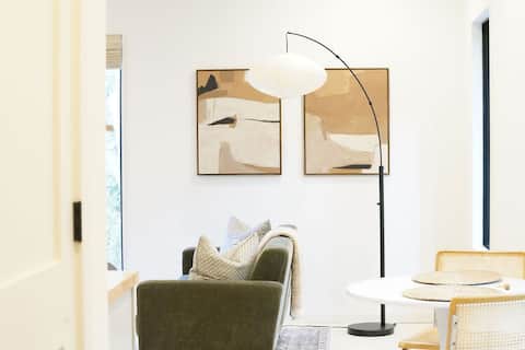 Top Airbnb: Modern Guest House Surrounded by Nature in Charleston / North Charleston