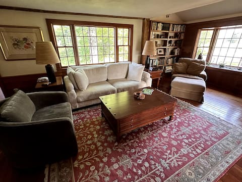 Top performing Airbnb: Cottage with exquisite views in Lenox