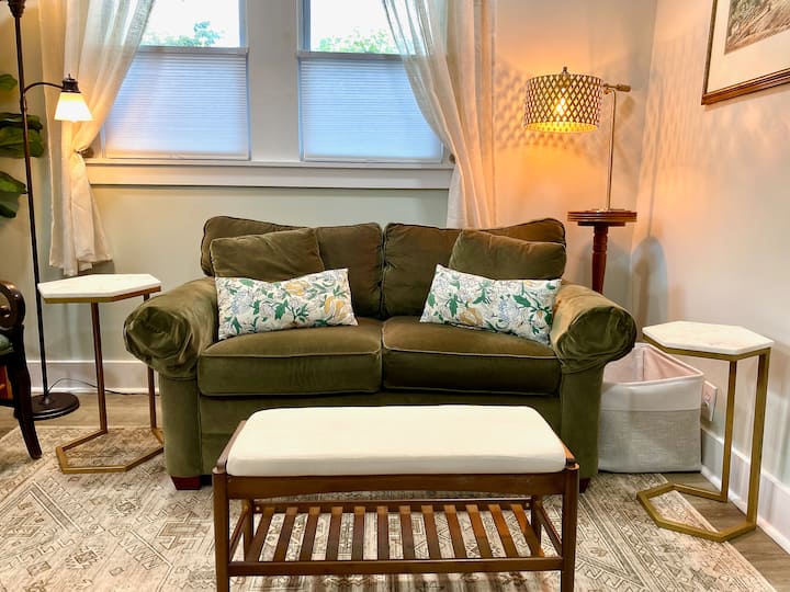 Cozy St. Elmo Cottage • Pet Friendly • Work Setup - Chattanooga, TN