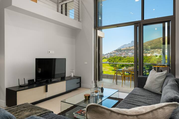 Luxury Retreat with Scenic Balcony gallery image 3