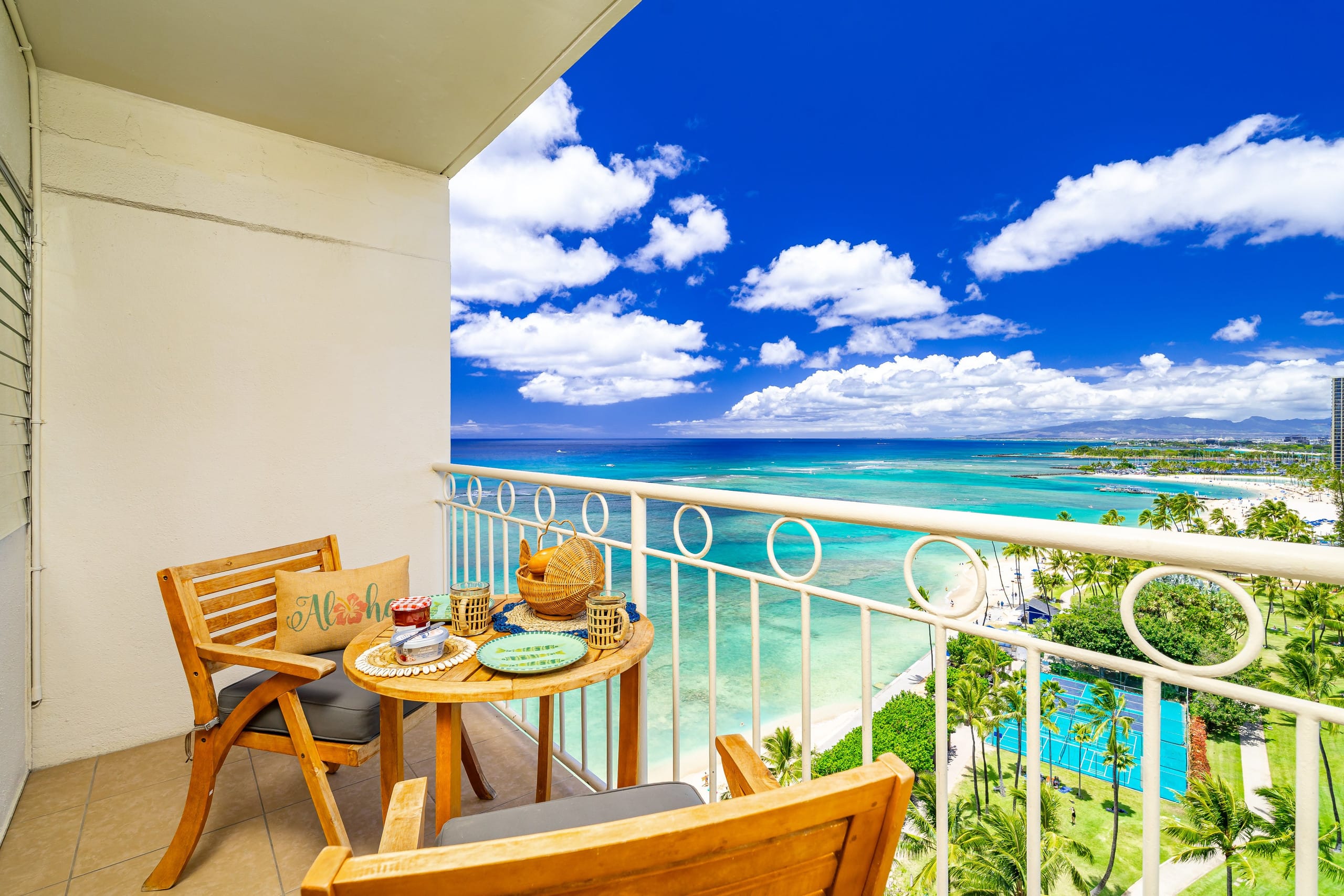 Condo in Honolulu · ★4.95 · Studio · 1 bed · 1 private bath - Image 23