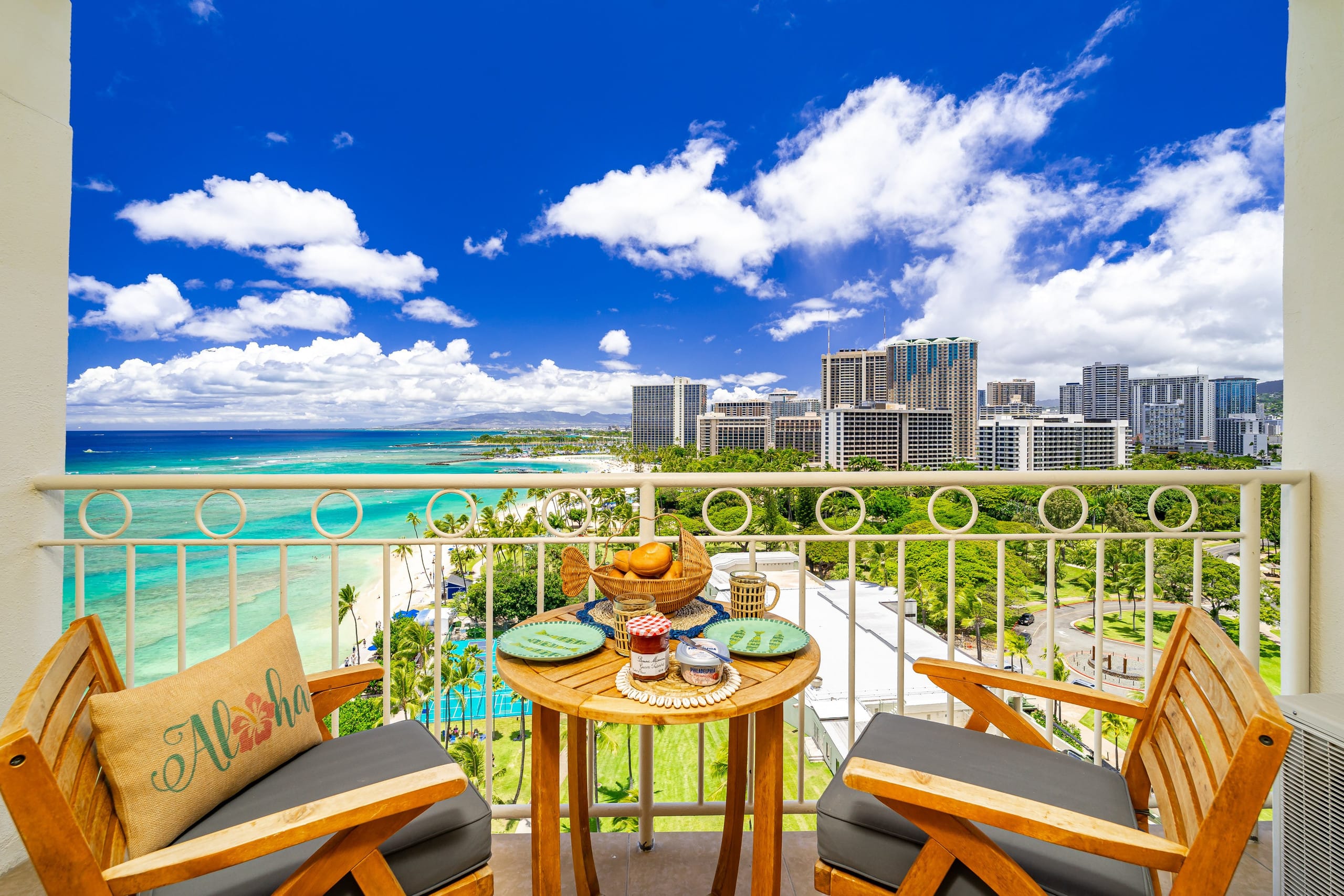 Condo in Honolulu · ★4.95 · Studio · 1 bed · 1 private bath - Image 2