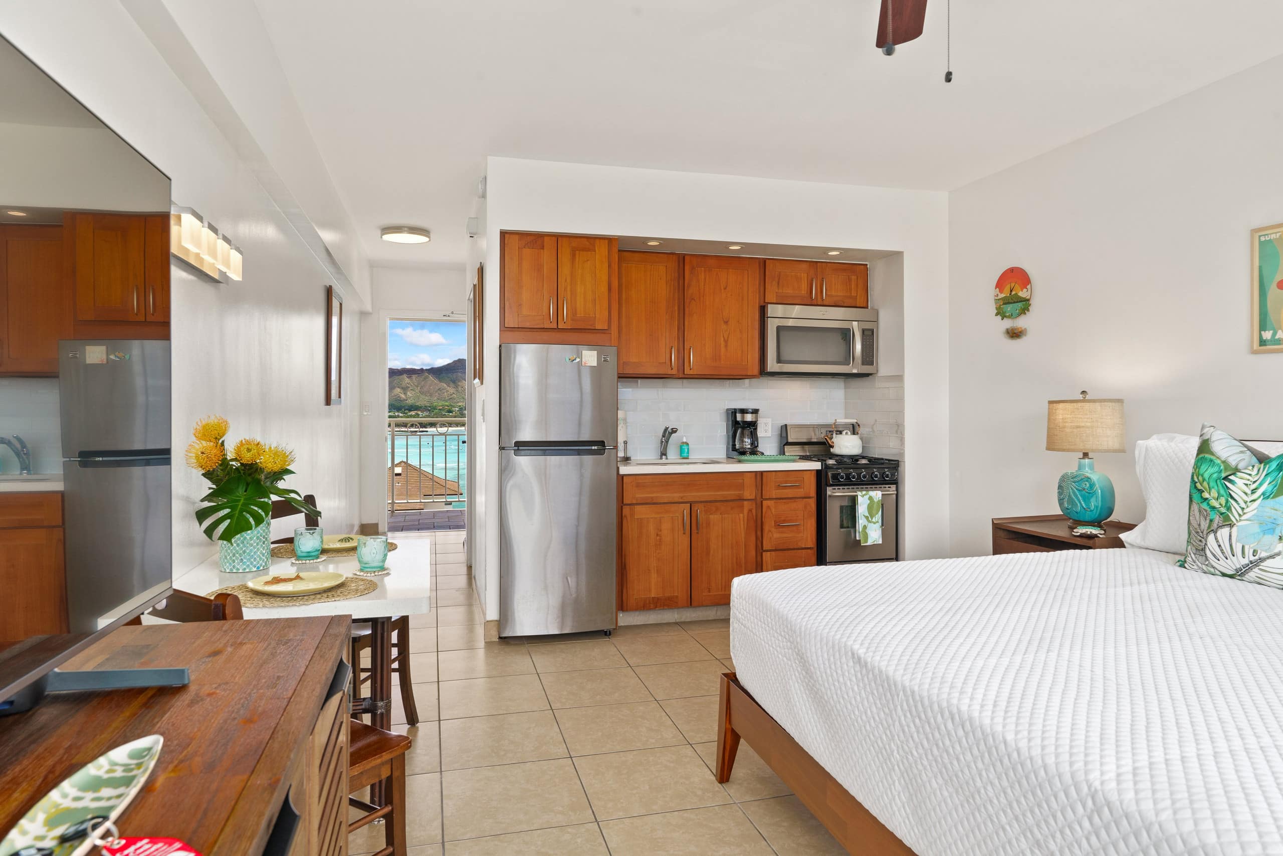 Condo in Honolulu · ★4.95 · Studio · 1 bed · 1 private bath - Image 5