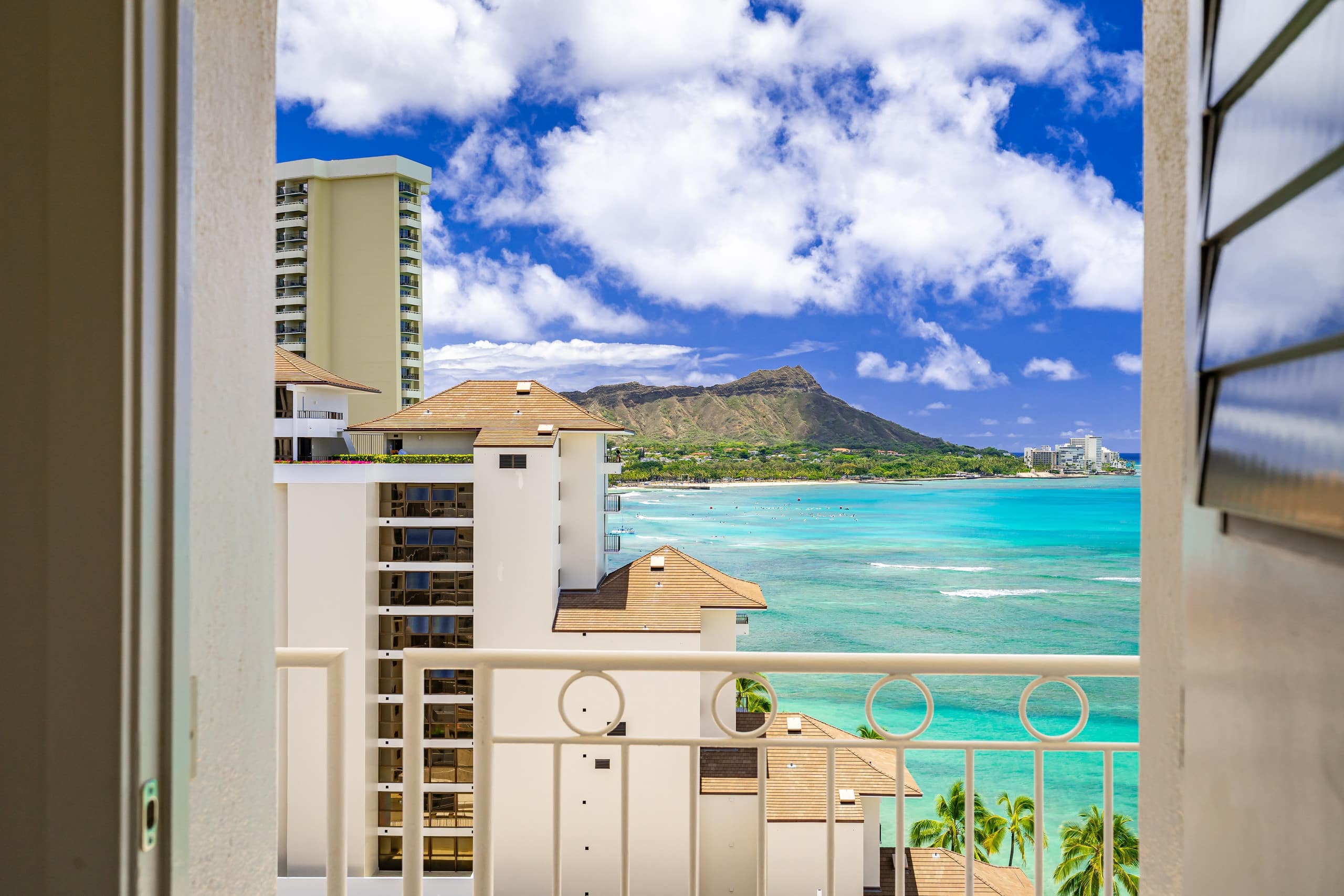 Condo in Honolulu · ★4.95 · Studio · 1 bed · 1 private bath - Image 10