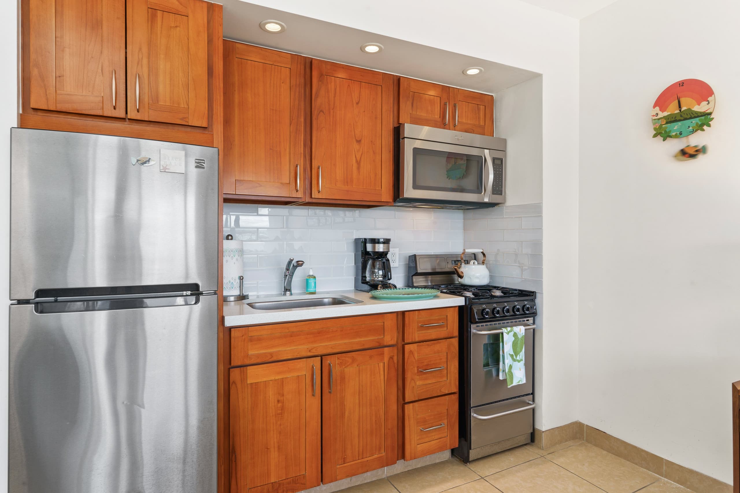Condo in Honolulu · ★4.95 · Studio · 1 bed · 1 private bath - Image 14