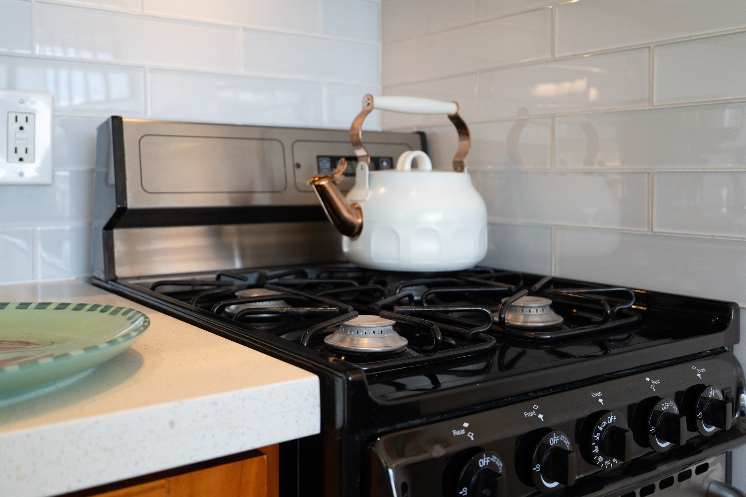 Condo in Honolulu · ★4.95 · Studio · 1 bed · 1 private bath - Image 16