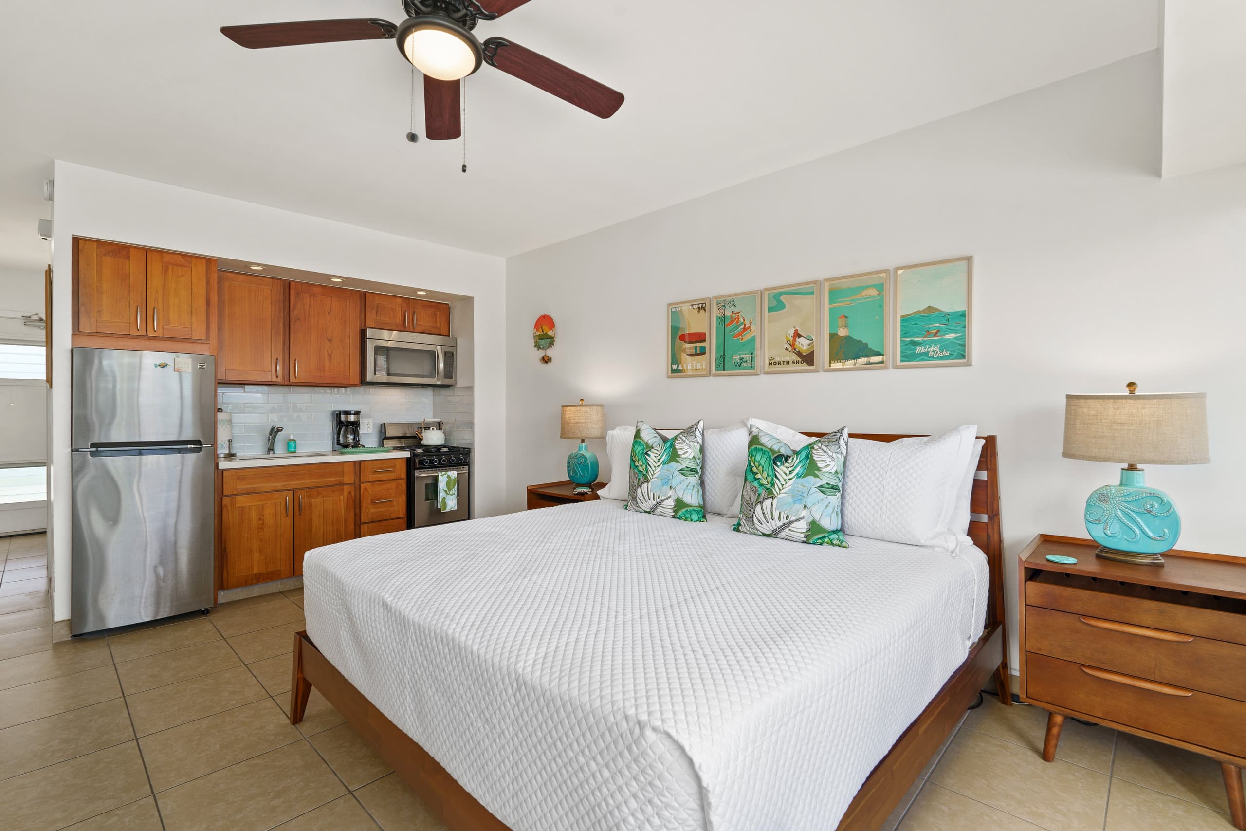 Condo in Honolulu · ★4.95 · Studio · 1 bed · 1 private bath - Image 7
