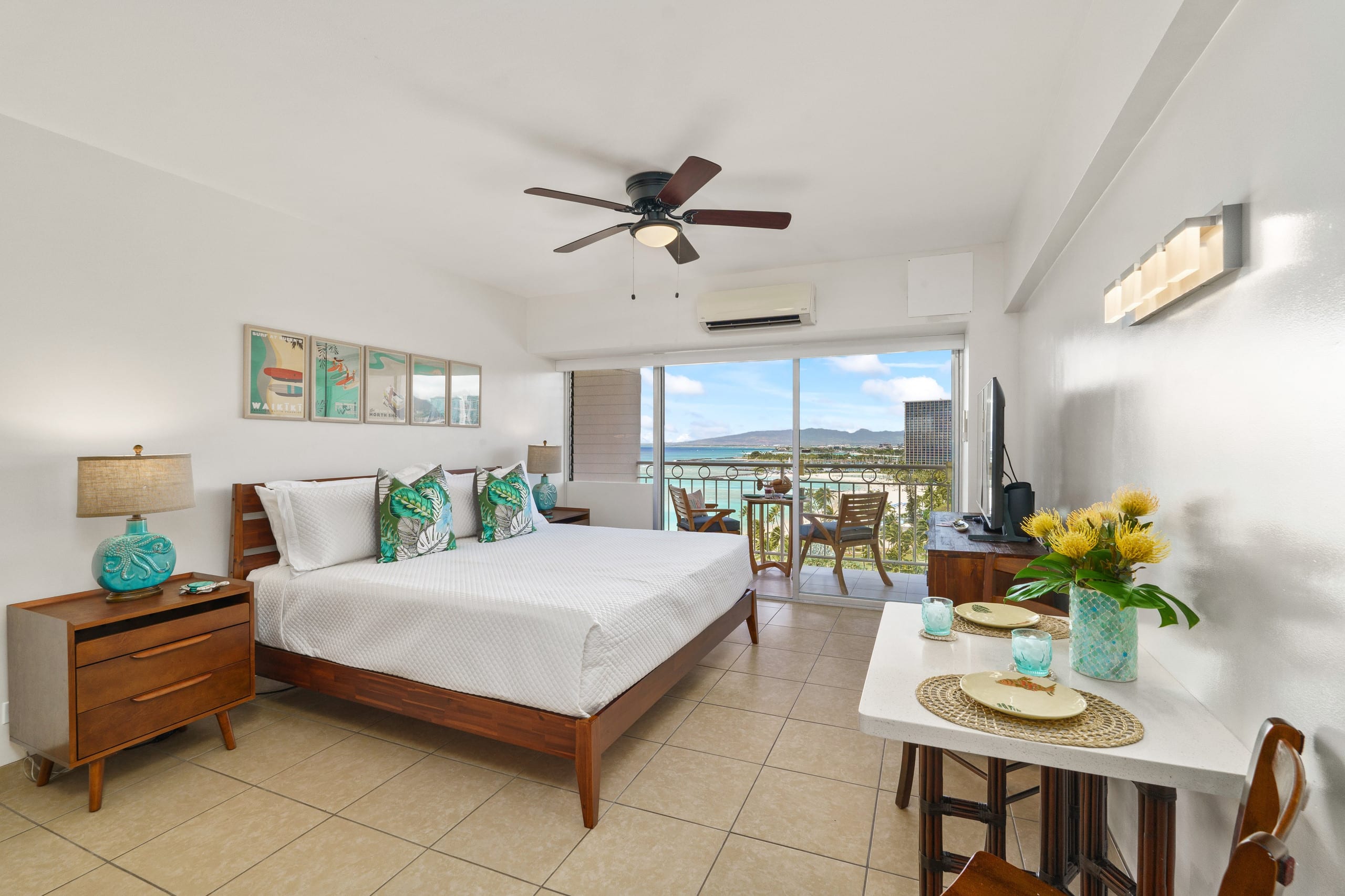 Condo in Honolulu · ★4.95 · Studio · 1 bed · 1 private bath - Image 1