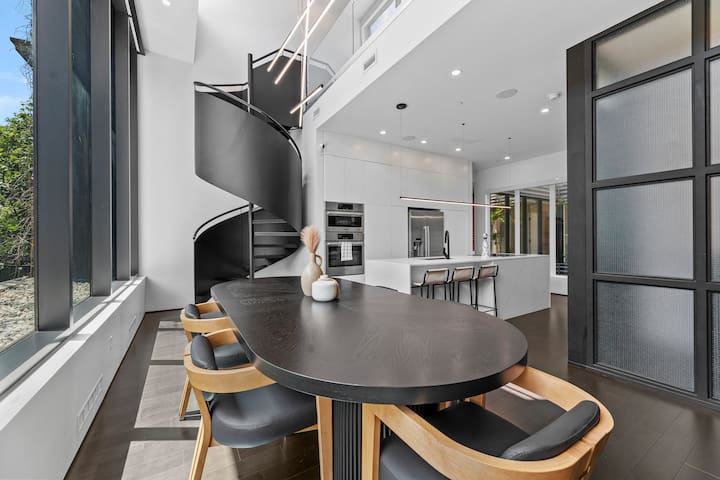 Exclusive Designer Penthouse w/ Private Rooftop