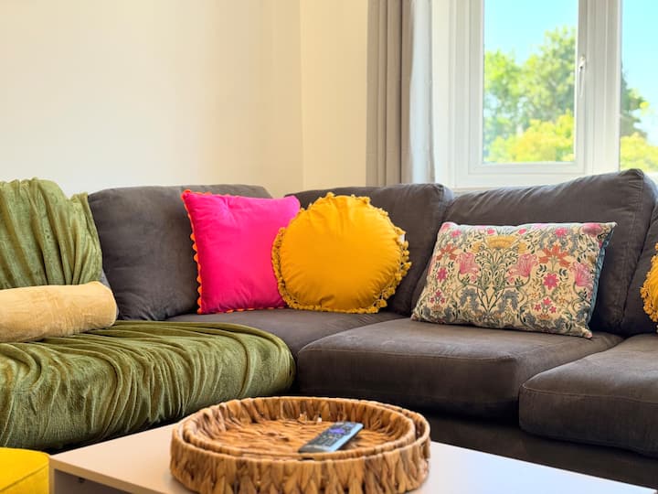 Spacious 4 Bedroom 5 Beds House Sleeps 8 - Parking - Southampton