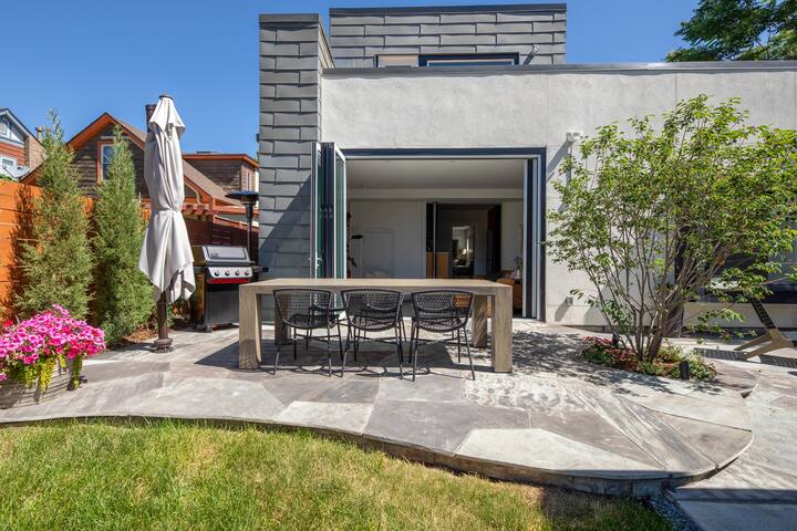 West Highland Modern Bungalow with Cold Plunge gallery image 5