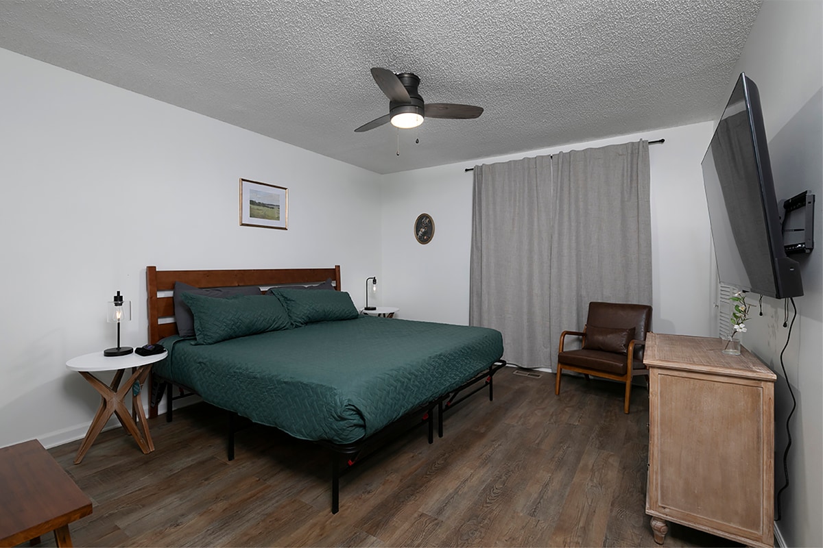 Rustic 2BR Farmhouse Retreat With 2 King Beds