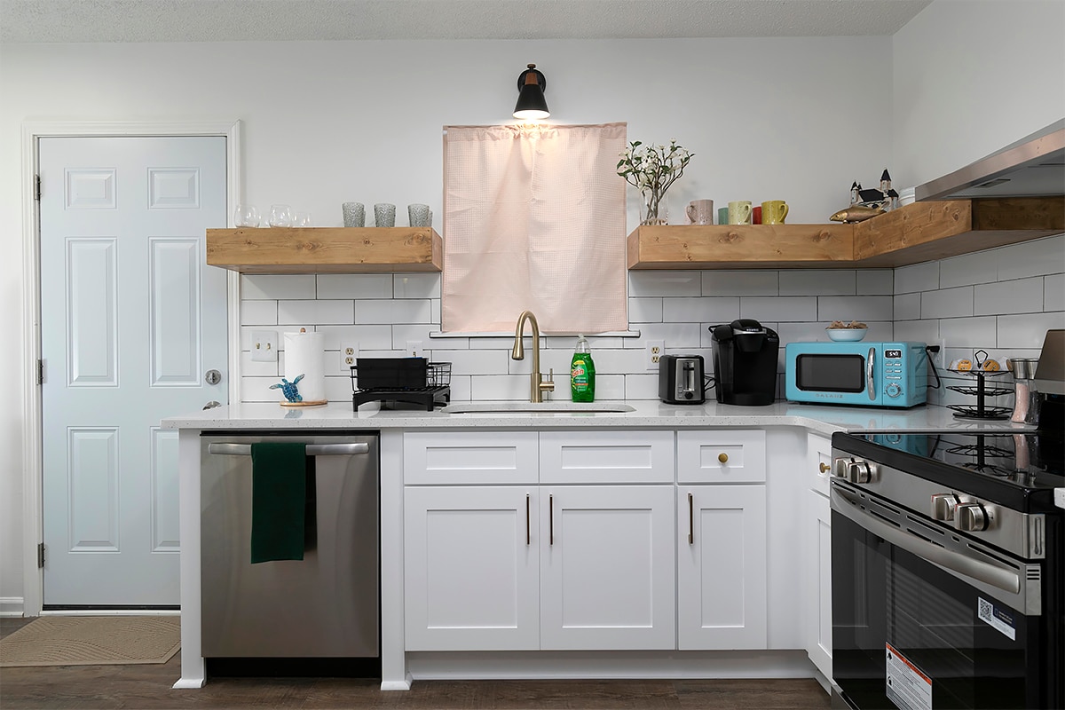 Rustic 2BR Farmhouse Retreat With 2 King Beds