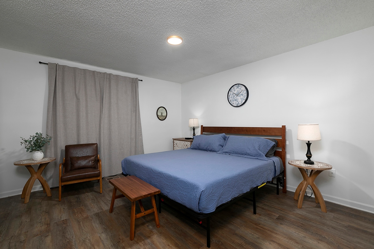 Rustic 2BR Farmhouse Retreat With 2 King Beds