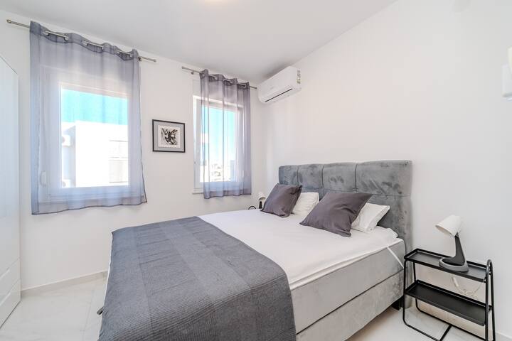 Mirjana 3 , New City Central Apartment With A Pool - Novalja