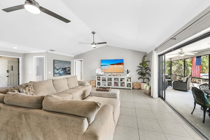 Tropical Dockside Dream • Heated Pool Included - Cape Coral, FL