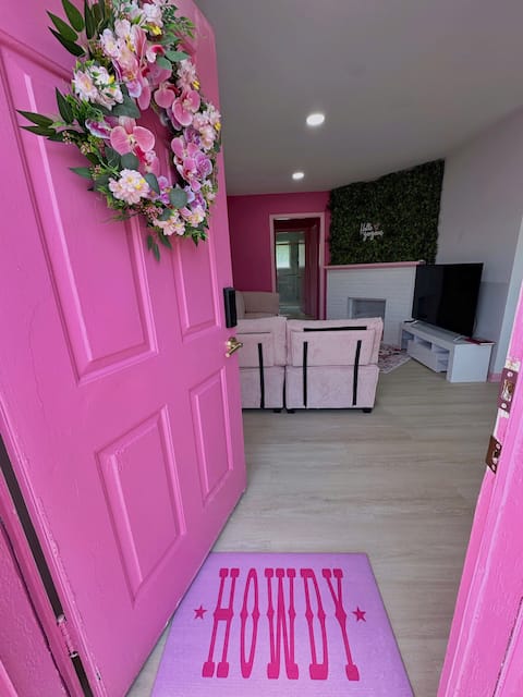 Successful Airbnb property: Pink Nashville Cottage|12 Min to Broadway| 3 Kings in Parkwood Union Hill