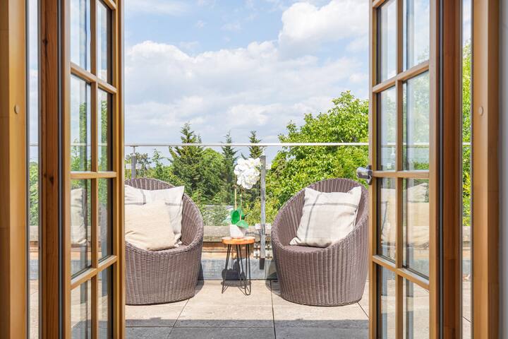 Luxury 5 Bedroom / 4 Bathroom / Garden/Cinema/Gym gallery image 4