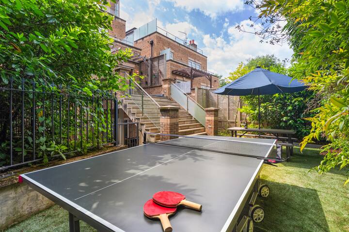 Luxury 5 Bedroom / 4 Bathroom / Garden/Cinema/Gym