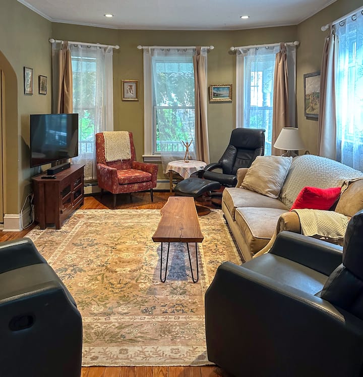 Big Family Home | 3br W/ Piano, Deck, Fire Pit - Fairfield, CT