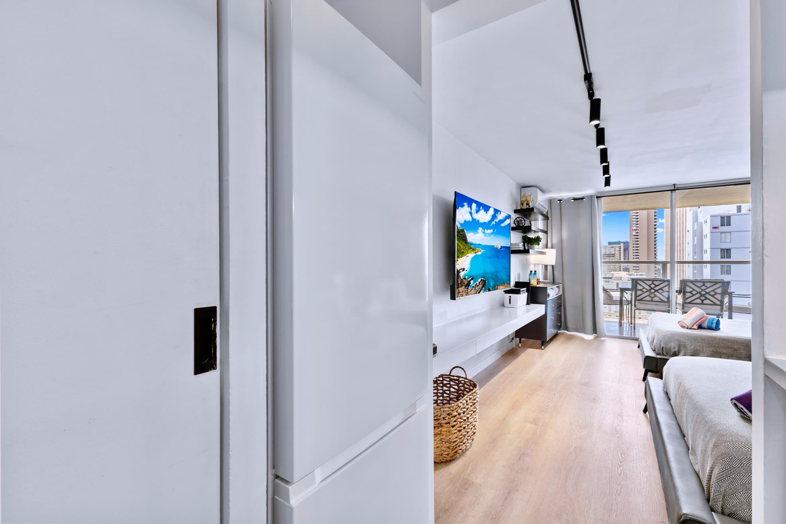 17F-Chic & Modern Studio w/2 Queens-Waikiki Beach~ - Image 15
