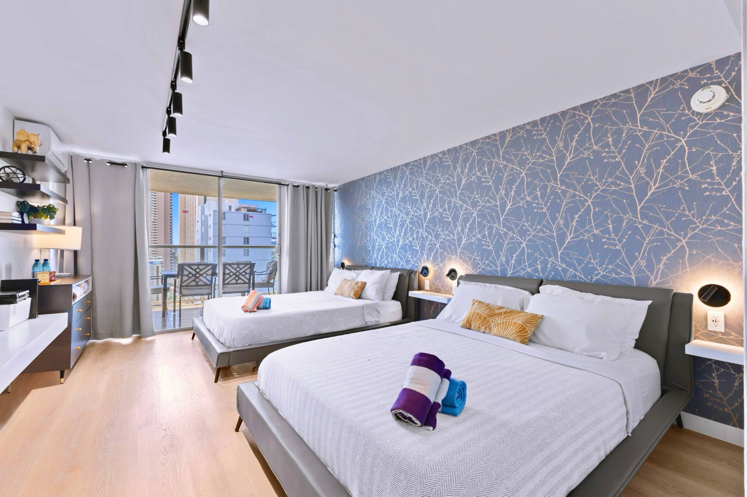 17F-Chic & Modern Studio w/2 Queens-Waikiki Beach~ - Image 2