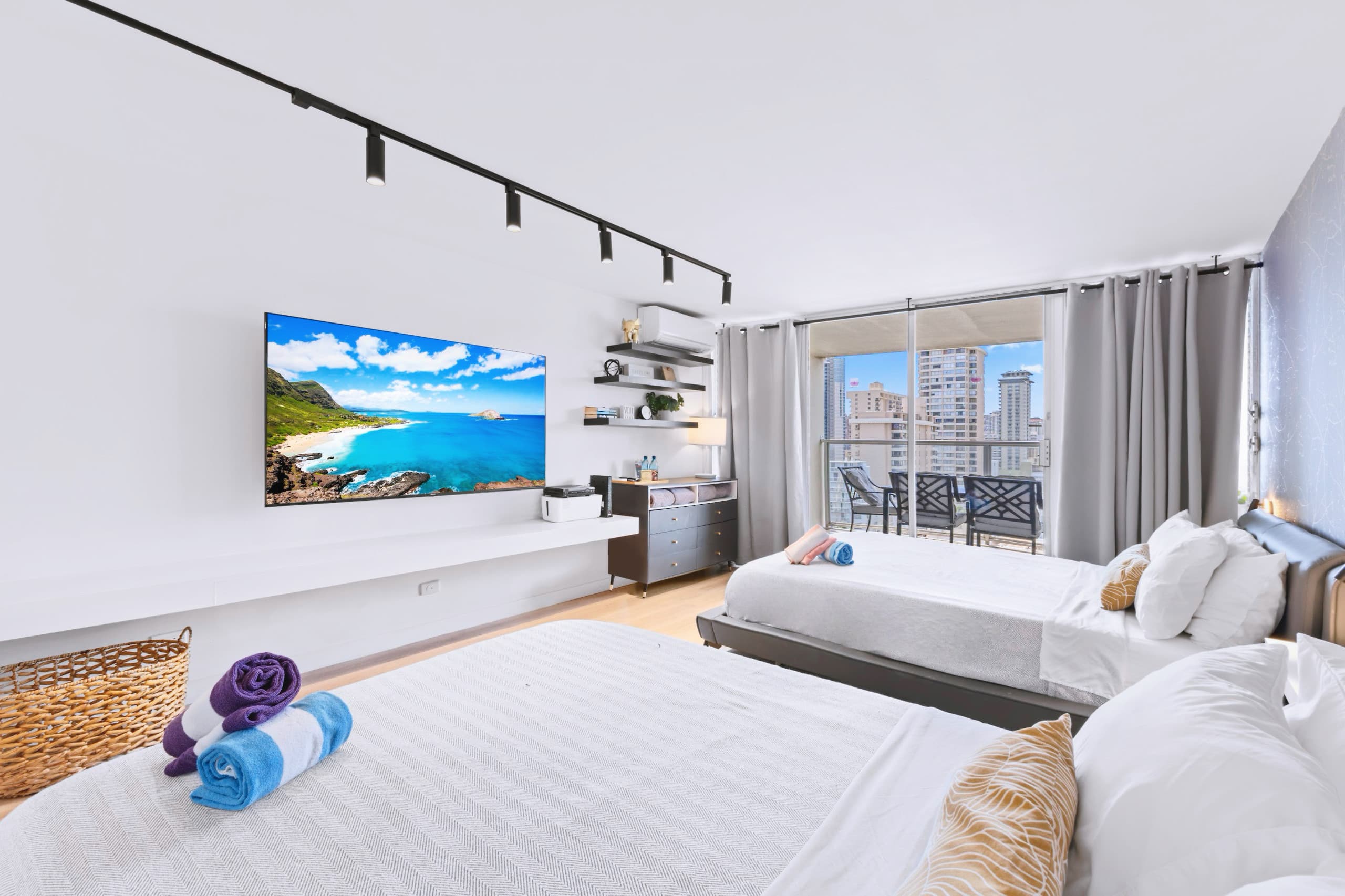 17F-Chic & Modern Studio w/2 Queens-Waikiki Beach~ - Image 4