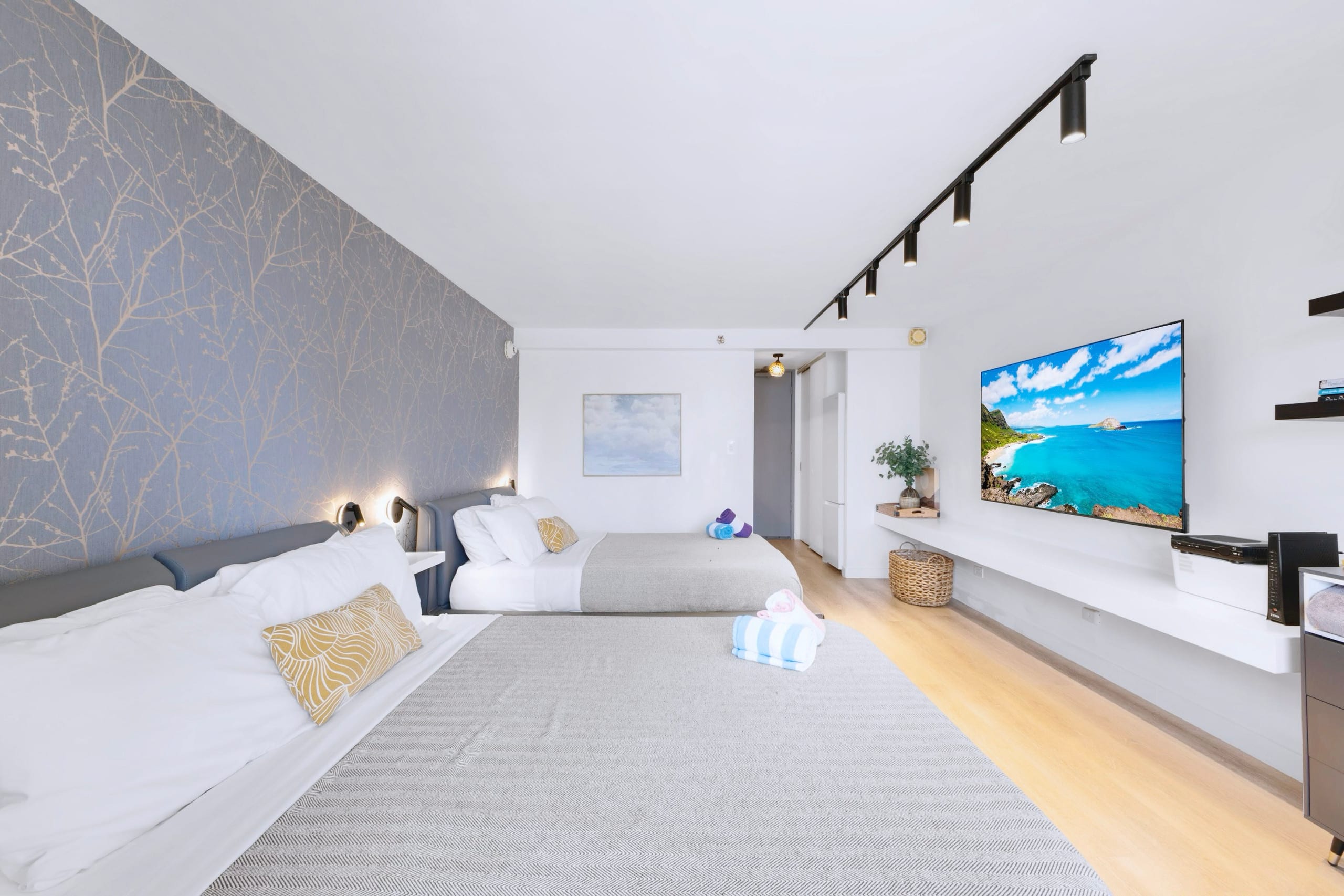 17F-Chic & Modern Studio w/2 Queens-Waikiki Beach~ - Image 8