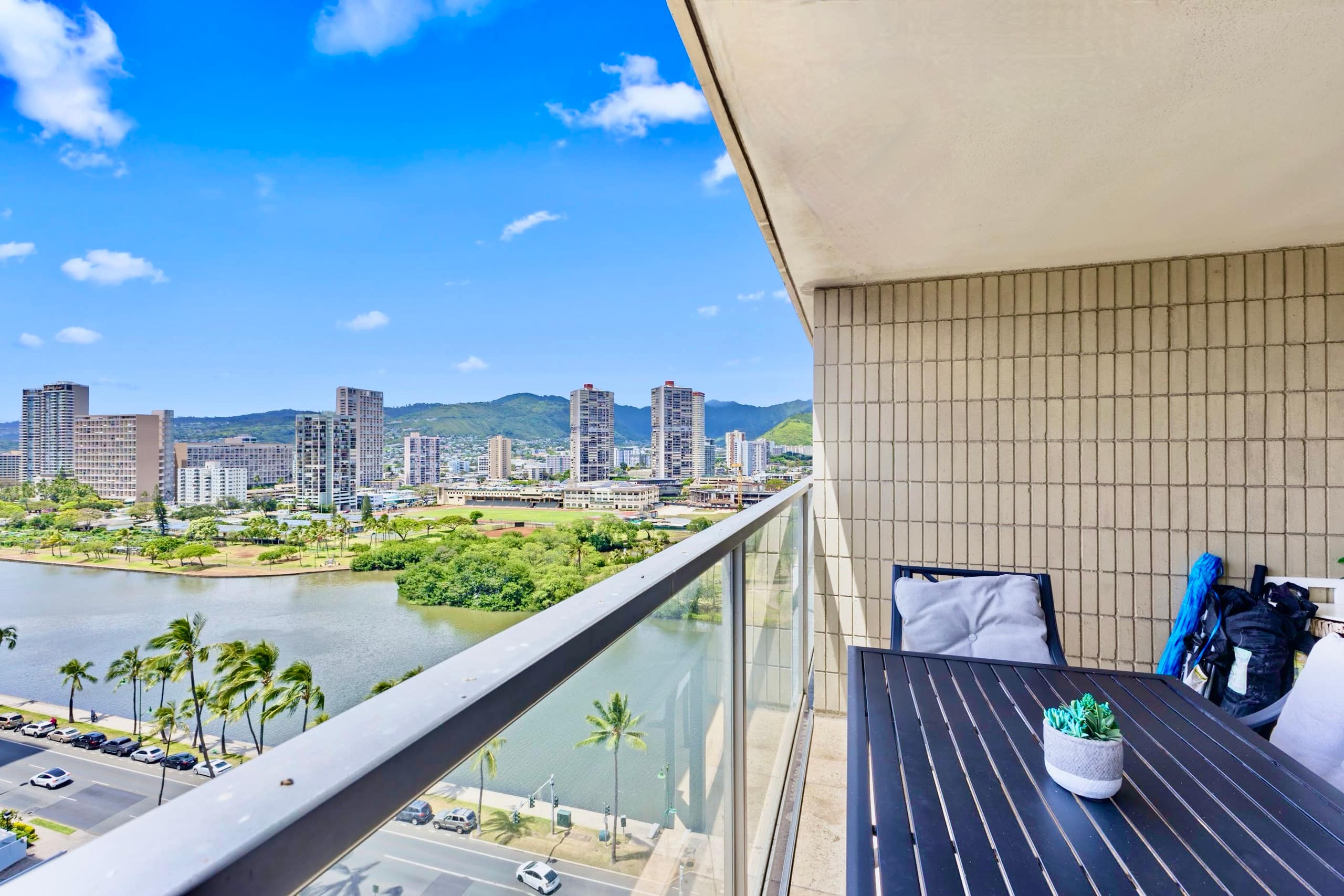 17F-Chic & Modern Studio w/2 Queens-Waikiki Beach~ - Image 21