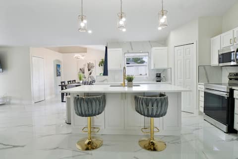 The Four at Bartow, Luxury 4BR Retreat