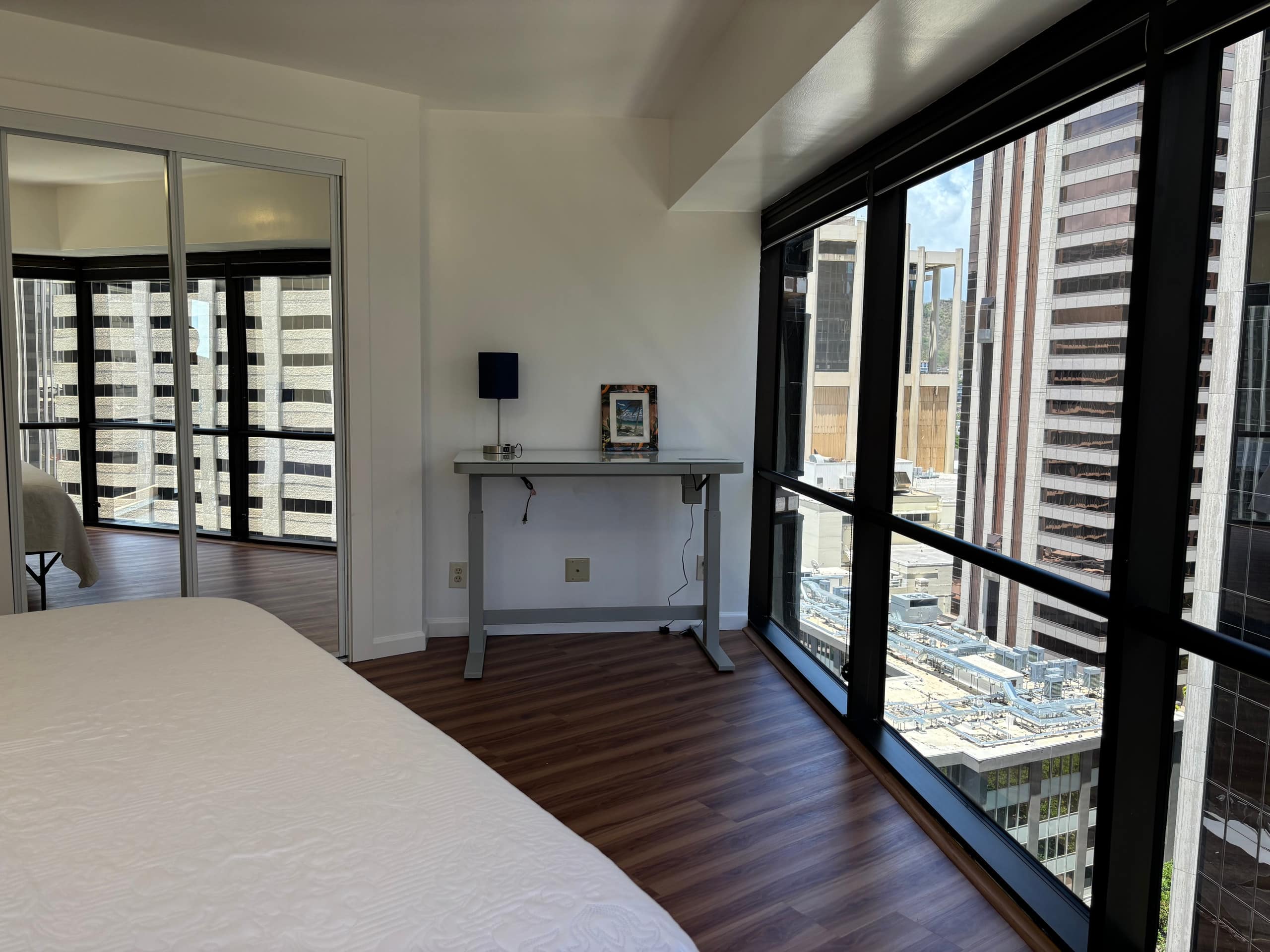 2BR+Den Ocean View Free Parking - Image 13