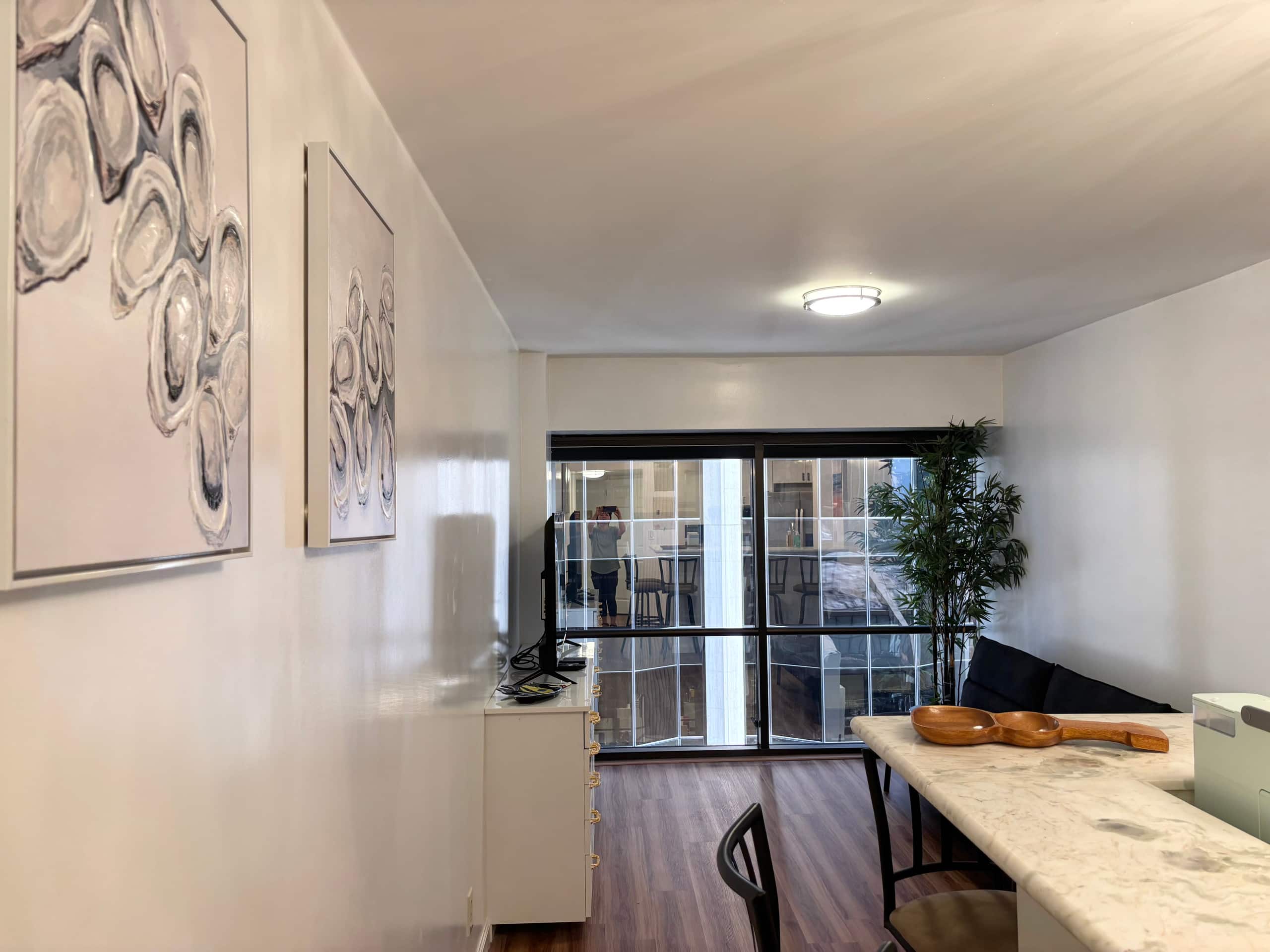 2BR+Den Ocean View Free Parking - Image 2