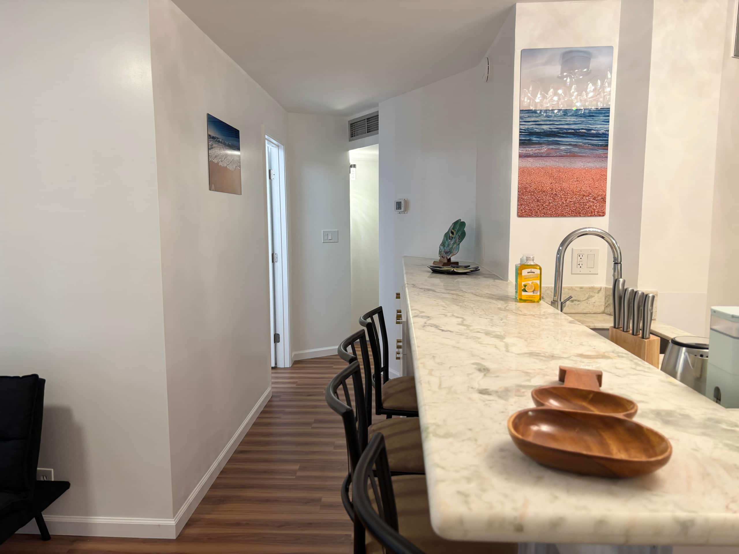 2BR+Den Ocean View Free Parking - Image 4